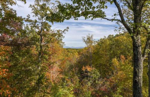 Gatlinburg - Pigeon Forge House | View! Cozy, Private, Fireplace, Hot Tub Log Cabin, Honeymoon!