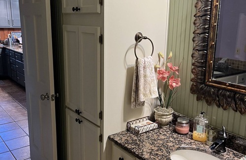 Glenville Cottage | View The Lake Among Hummingbirds And Butterflys