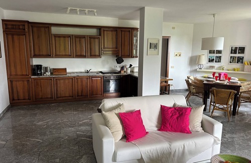 San Mamete Apartment | View to the lake, sun terrace, Mediterranean garden, cosy flat
