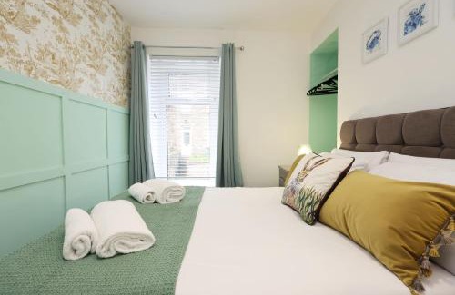 Castle House | Viewing deck, on-street parking, City Centre Location