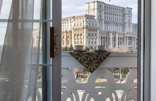 Bucharest City-Centre Apartment | Views of Palace of the Parliament 2BR Jungle Theme
