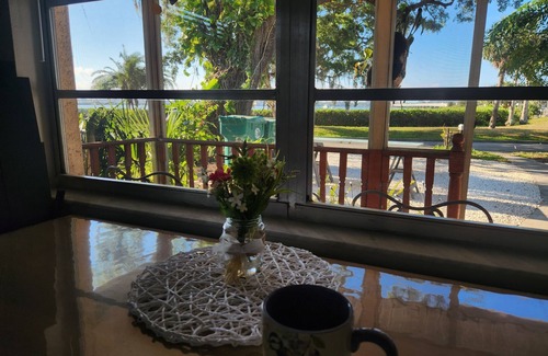 Palmetto House | Views of the Manatee. Close to dining and Downtown Bradenton.