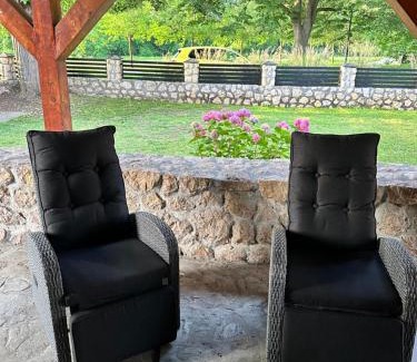 Veliko Gradiste Apartment | Vikendica sa bazenom Beli bagrem
