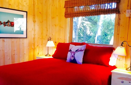 Mud Bay House | Viking Cove 12 private acres beach access sleeps 20