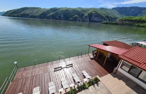 Eselnita House | Vila Cristiane