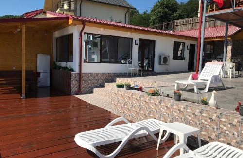 Eselnita House | Vila Cristiane