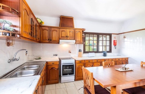 Patroves House | Vila Guerreiro