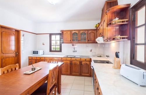 Patroves House | Vila Guerreiro