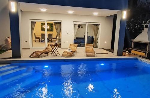 Kastel Novi Apartment | Vila MaMe apartman s privatnim bazenom, besplatnim parkingom i wi - fi