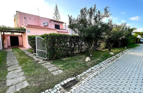 Quarteira Villa | Vilamoura Classic Villa With Pool
