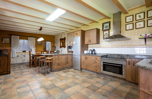 San Bartolome de Tirajana Ski Chalet | Villa in Maspalomas with Heated Pool & Sports