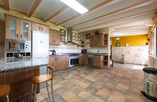 San Bartolome de Tirajana Ski Chalet | Villa in Maspalomas with Heated Pool & Sports