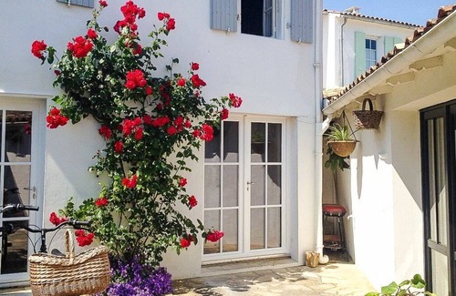 Saint-Clement-des-Baleines House | Village house near the whale lighthouse