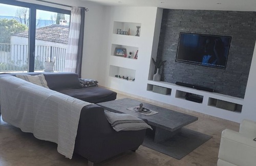 Pertuis Villa | Villa 10 Personnes Jacuzzi Piscine Sud Lubéron Proche D'aix-en-provence