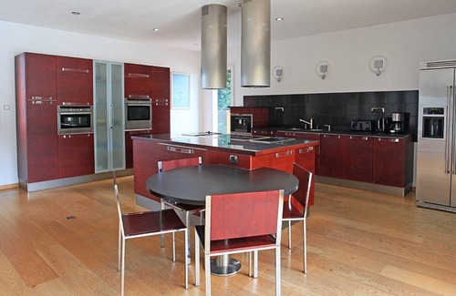 Agnac Villa | VILLA 12 persons/swimming pool/indoor and outdoor jacuzzi/Mediterranean garden.