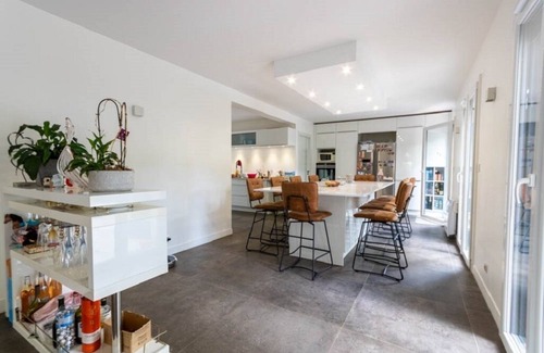 Pontault-Combault House | Villa 16pers - 240m2 sur 3800m2 de Jardin - Jaccuzzi 6/7 Places