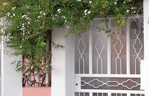 Maddalenedda House | Villa 2 steps from the sea with private green garden, 5 beds and 2 bathrooms