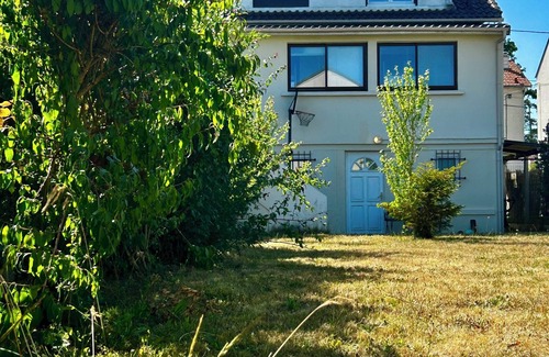 Chelles Villa | Villa 30 minutes from Asterix and Disneyland