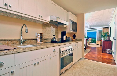 Kahuku Apartment | Villa 302: King bed! Penthouse Level Ocean View Turtle Bay