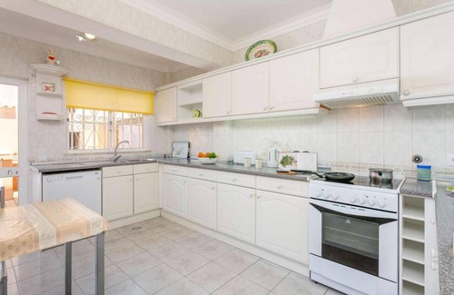 Quarteira Villa | Villa ∙ 4 bedrooms ∙ 8 guests