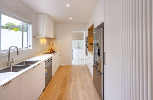 Anna Bay Villa | Villa 4 | Luxe 3BR Retreat w/Pool Near Beach