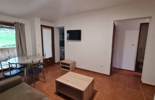 Serra-di-Ferro Villa | Villa 4 to5 pers T2 climatisée dans résidence vue mer * piscine chauffée.