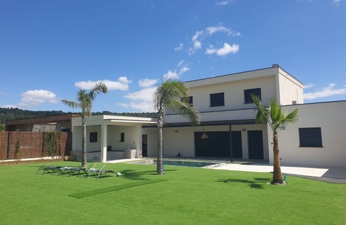 Saint-Come-et-Maruejols Villa | Villa 5 Chambres Avec Piscine et Grand Jardin