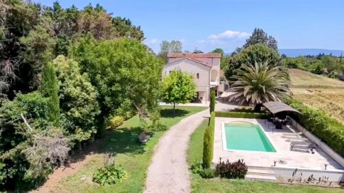 Le Thor House | Villa 7 chambres, piscine et jardins privés, pas de voisins