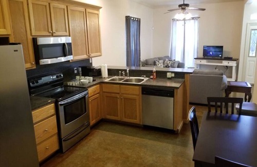 Pine Grove Apartment | Villa 8, spacious townhouse in Tickfaw, LA