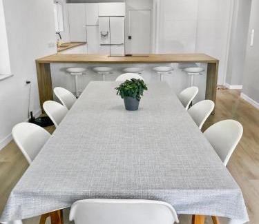 Jerez de la Frontera Villa | Villa Alamos Jerez I Piscina Salada Climatizada I BBQ I Jardines I 850m2