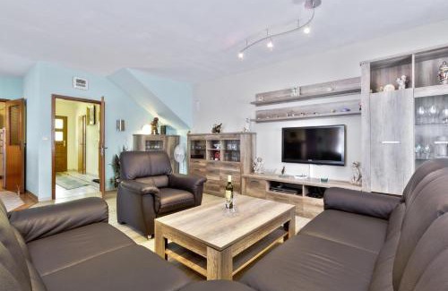 Kastel Villa | Villa Ana