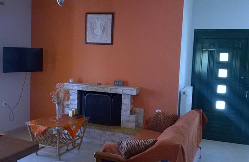 Karavomylos Villa | VILLA ANDREAS Family- friendly & friends- friendly