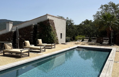 Bormes-Les-Mimosas House | Villa Angueiroun 5 * Deluxe (ref. ELLE DECORATION No. 237 July-August 2015)