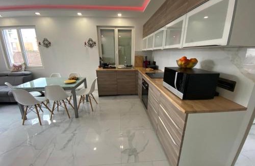 Cagnes-sur-Mer Apartment | Villa Appartement 3 chambres, refait à neuf, piscine, proche mer et gare