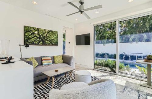 Flamingo Parks House | Villa Ardmore - Indulge in Spa Living with Guesthouse & Private Pool