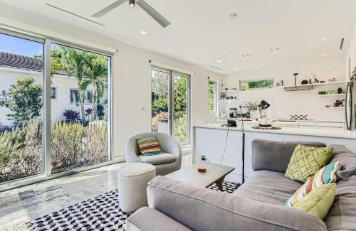 Flamingo Parks House | Villa Ardmore - Indulge in Spa Living with Guesthouse & Private Pool