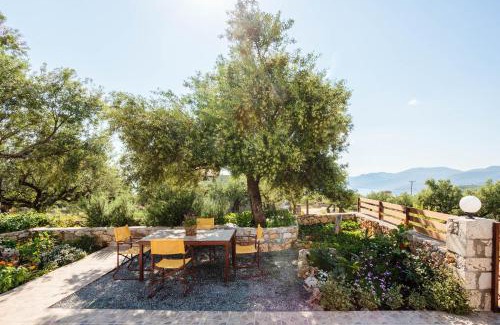 Kardamyli Villa | Villa Armonia, Sunset View and Relaxing Beach Vibe