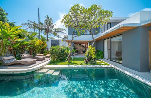 Beraban Villa | Villa Arunika - Stylish tropical 2BR Villa close to Nyanyi beach!
