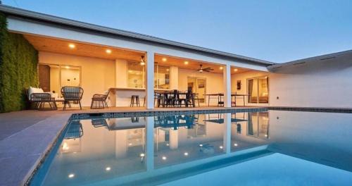Golden Glades Villa | Villa Athena - The Glamhomes