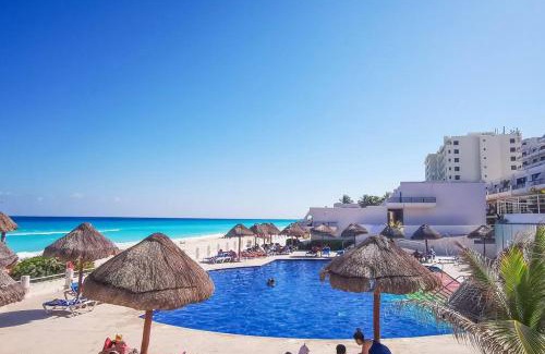 Zona Hotelera Apartment | Villa Aurora Beautiful Beachfront Apartment