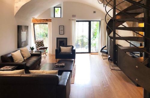 Forcalquier Villa | Villa Authentique et Architecturale - Centre Ville