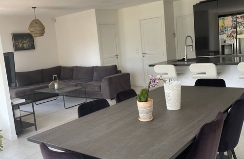 Les Trois Lucs Villa | Villa Avec Grand Jardin et Piscine