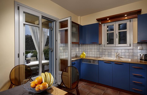 Maragas Villa | Villa 'Azure' a seaside diamond in Villa Paradise Boutique Hotel
