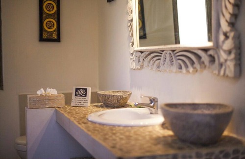 Denpasar Barat House | VILLA BALI SANTAI Guest house with continental breakfast