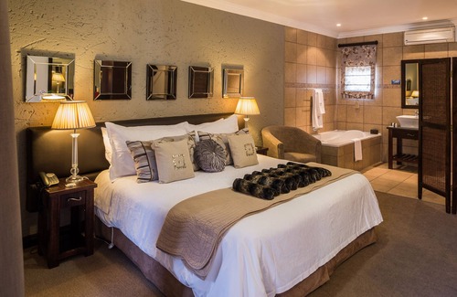 Brandwag Hotel | Villa Bali Luxury Guest House