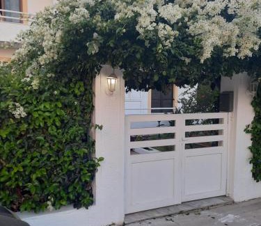 Petaloudes House | Villa Bianca