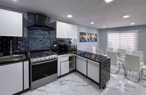 Downtown Cancun Villa | Villa Brisas Bahia Azul for 10 people with 4 bedrooms, 3 bathrooms, sofa bed in Cancun