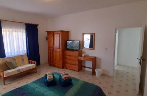 Xlendi Apartment | Villa Bronja Superior Airconditioned Studio apartment in Xlendi