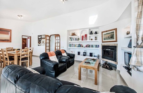 Guia Villa | Villa Buganvilia - Three Bedroom Villa, Sleeps 6