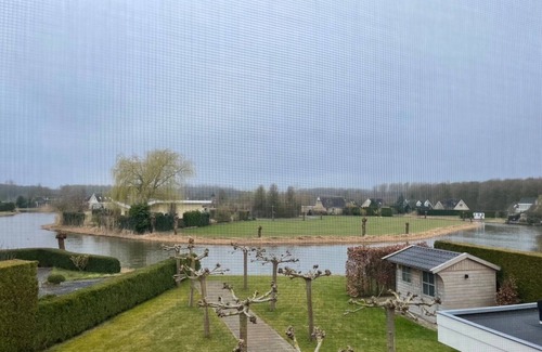 Zeewolde Villa | Villa "Buitenplaats" Top villa with Jacuzzi and Infrared/Finnish sauna.